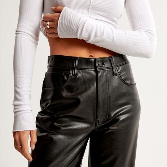 PantsAbercrombie & Fitch Curve Love Vegan Leather Cargo 90s Relaxed Pants - Picture 2 of 12